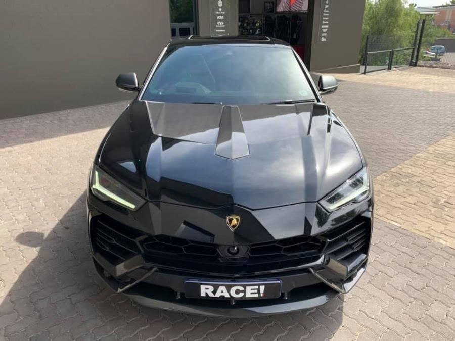  Lamborghini Urus by RACE! 2019 года  (фото 5 из 21)